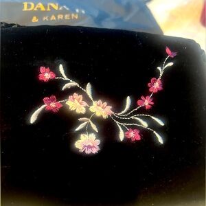 Dana B. & Karen 🖤💕 Black Velvet Floral Embroidered Braided Strap Purse 🖤💕